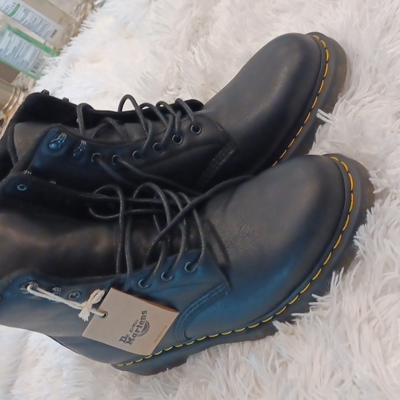 Black Dr. Martens 1460 Pascal Warmwair Leather Lace Up Boot NEW Men's SZ 12M - Picture 2 of 15